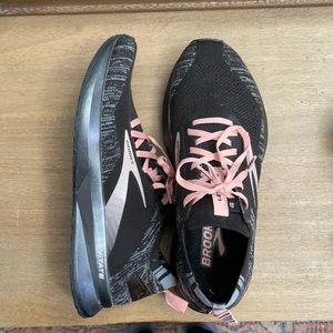 Brooks levitate 4 size 8.5